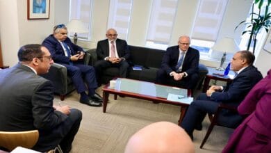 وزير الخارجية يبحث مع مسؤول بالبنك الدولي تعزيز التعاون لدعم غزة