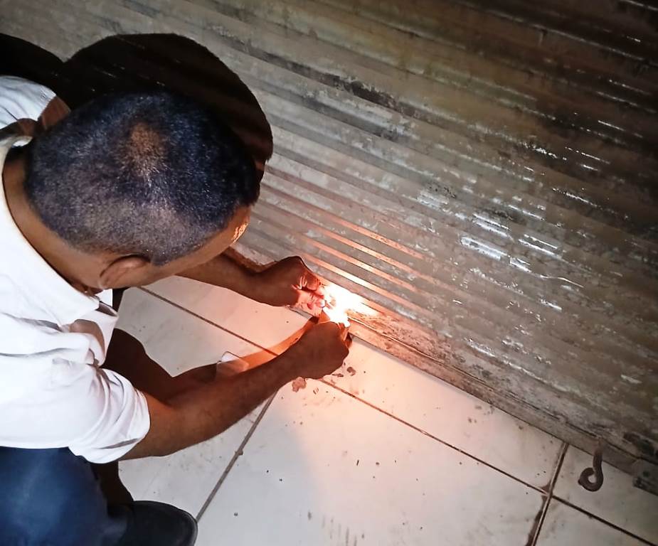 غلق 14 منشأة وتوجيه 3 إنذارات في حملات لمواعيد الغلق بالإسكندرية