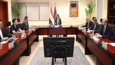 وزير الاتصالات يبحث مع شركة هونر العالمية خطط تصنيع الهواتف الذكية في مصر