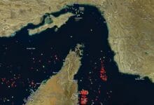 وول ستريت جورنال: إيران تخطر الوسطاء باستمرار فرض رسوم عبور في مضيق هرمز