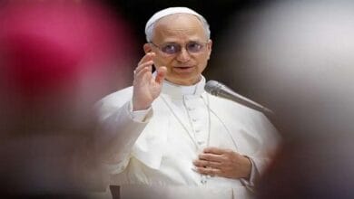 بابا الفاتيكان يؤكد عدم اهتمامه بجدال مع ترامب