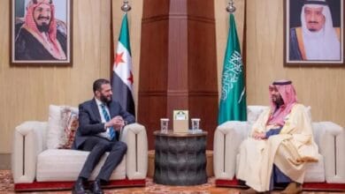 الرئيس السوري أحمد الشرع يصل إلى جدة ويلتقي ولي العهد السعودي