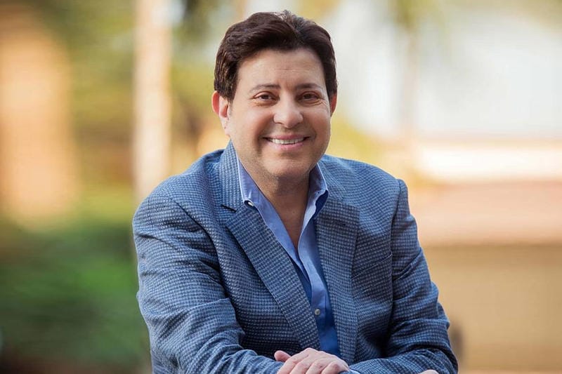 استقرار الحالة الصحية للفنان هاني شاكر بعد وعكة صحية