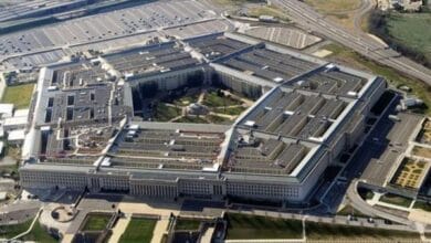 البنتاجون: وزير البحرية الأمريكي جون فيلان يُغادر منصبه