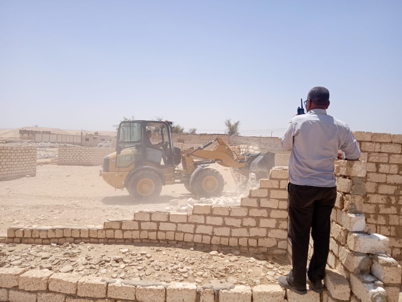 رئيس مدينة الطود يناقش مطالب الأهالي ويتابع قافلة طبية مجانية