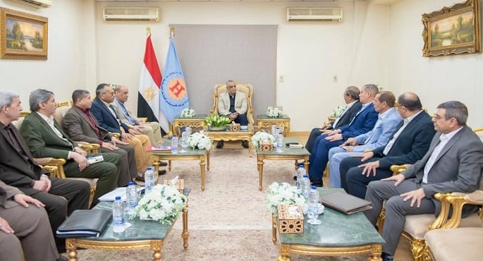 وزير الدولة للإنتاج الحربي يتابع سير العمل في شركة هليوبوليس للصناعات الكيماوية ويشدد على تطبيق نظم الإدارة الحديثة ومكافأة المتميزين