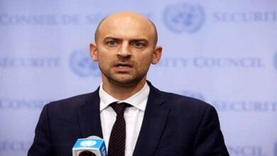 وزير الخارجية الفرنسي يصف الهجوم على قوات حفظ السلام في لبنان بـ "جريمة حرب"