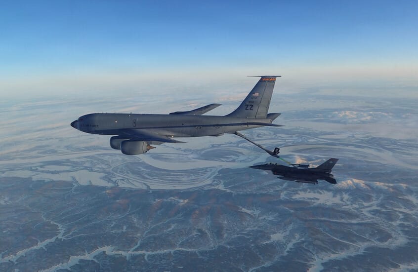 إعلام إسرائيلي: طائرات أمريكية إضافية للتزود بالوقود تصل "إسرائيل"