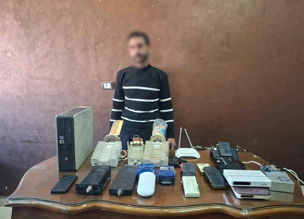 ضبط مدير شبكة لإعادة بث قنوات مشفرة بالغربية