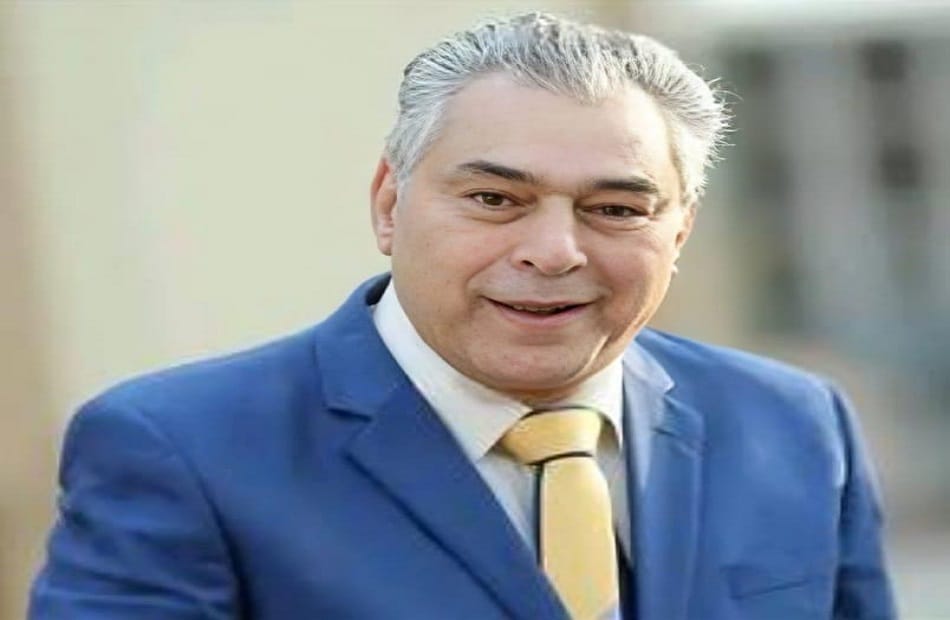 الفنان ياسر علي ماهر يحتفل بعيد ميلاده الـ68 وسط أجواء عائلية دافئة