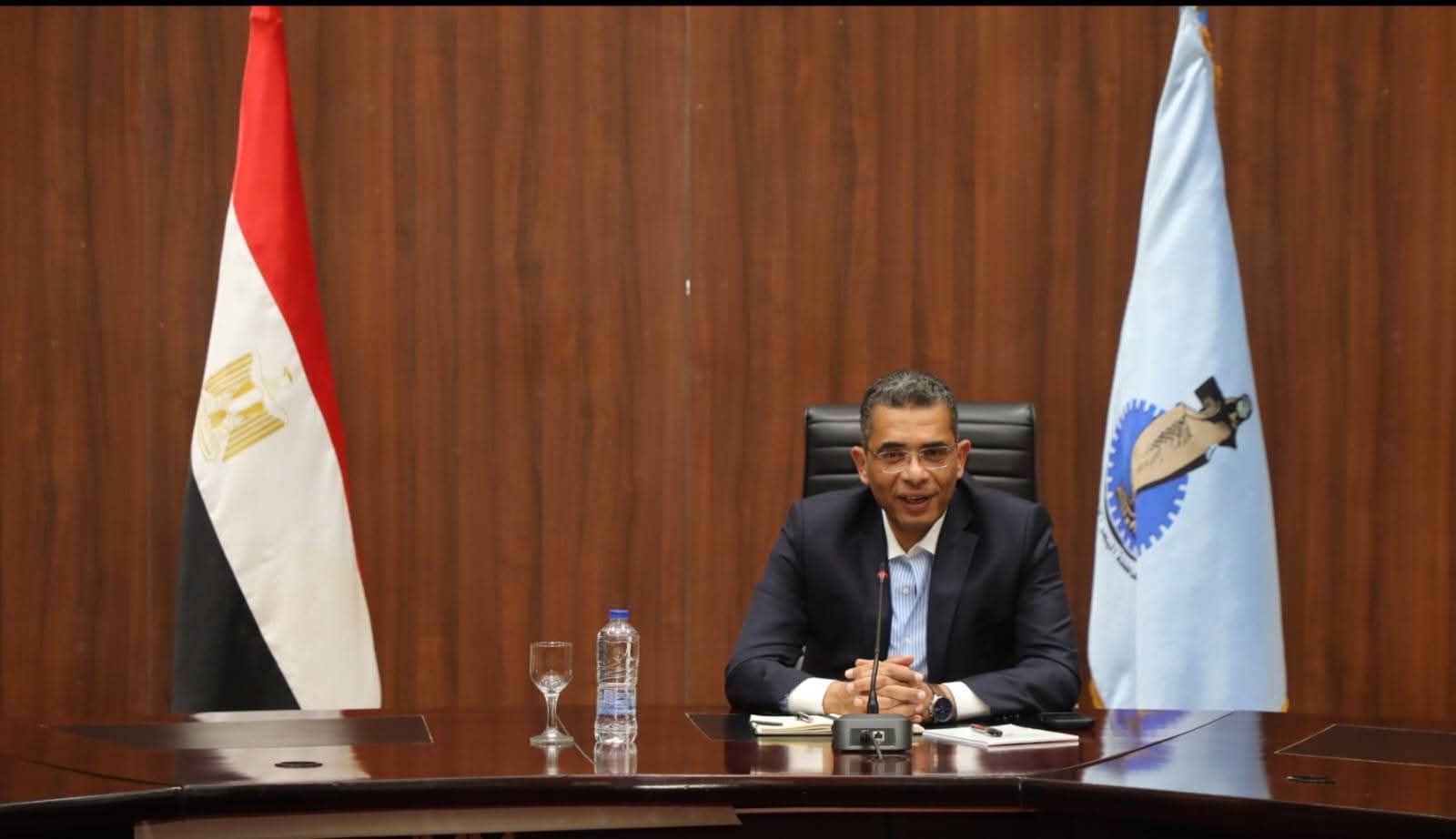 محافظ البحر الأحمر يطلق منظومة رقمية للقضاء على المخلفات بالغردقة