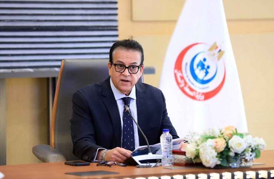 وزير الصحة يوجه برفع جودة الخدمات الطبية للمواطنين