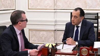 رئيس الوزراء يستعرض مع وزير التخطيط نتائج المشاركة في اجتماعات صندوق النقد والبنك الدوليين