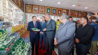 محافظ كفرالشيخ يفتتح منفذًا جديدًا لتوفير السلع الغذائية المخفضة