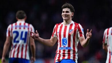 جوليان ألفاريز يتجاهل شائعات انتقاله لبرشلونة أو أرسنال