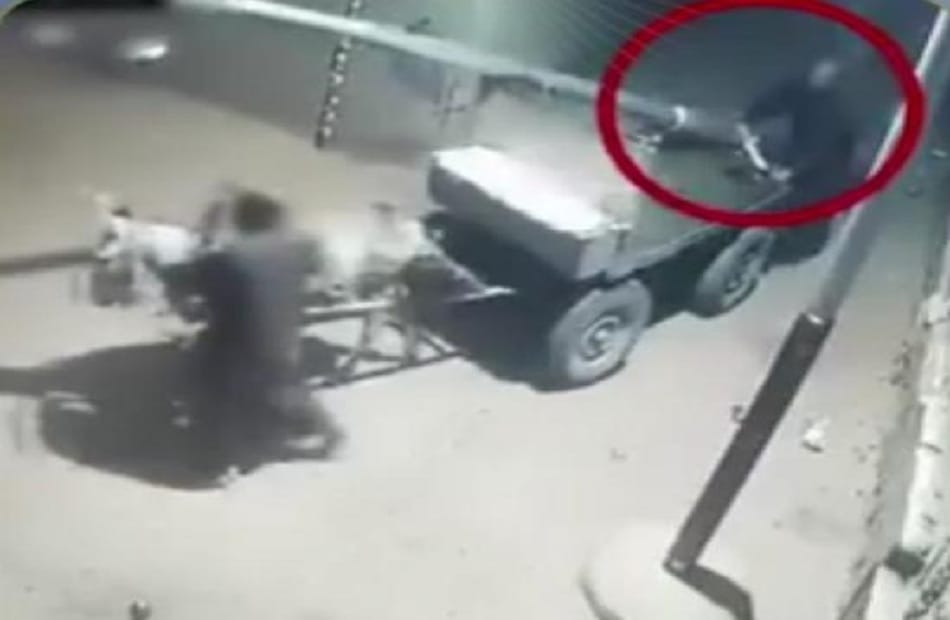 الأمن يكشف حقيقة نقل مواطن لعمود إنارة أمام منزله بالدقهلية