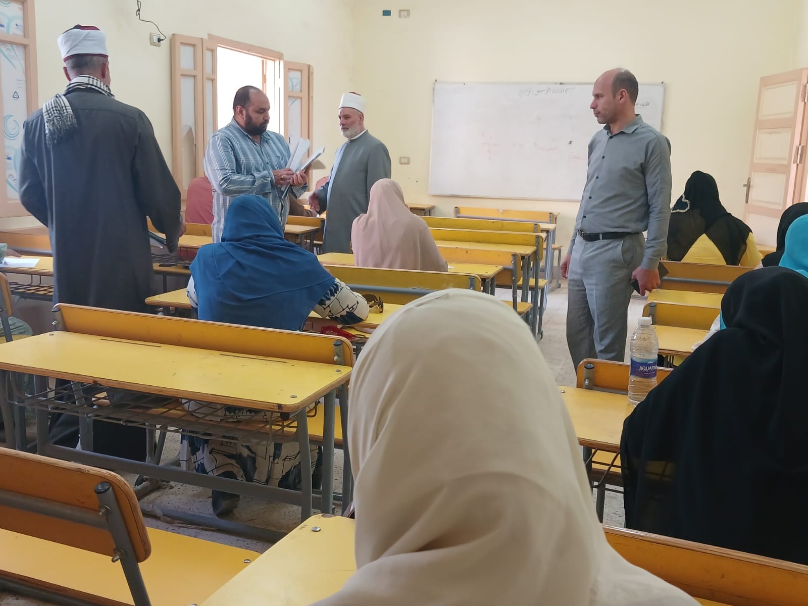 رئيس منطقة سوهاج الأزهرية يتفقد امتحانات نهاية المستوى برواق العلوم الشرعية والعربية