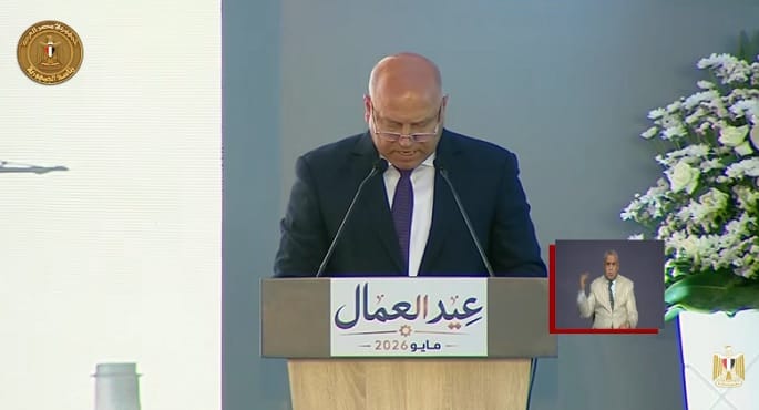 وزير النقل يستعرض أمام الرئيس السيسي جهود توطين صناعة النقل خلال احتفال عيد العمال