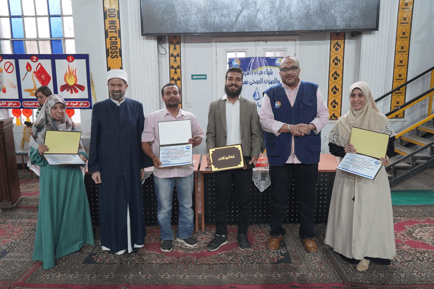 احتفالية تكريم حفظة القرآن الكريم والأمهات المثاليات بشركة مياه الشرب والصرف الصحي بسوهاج.