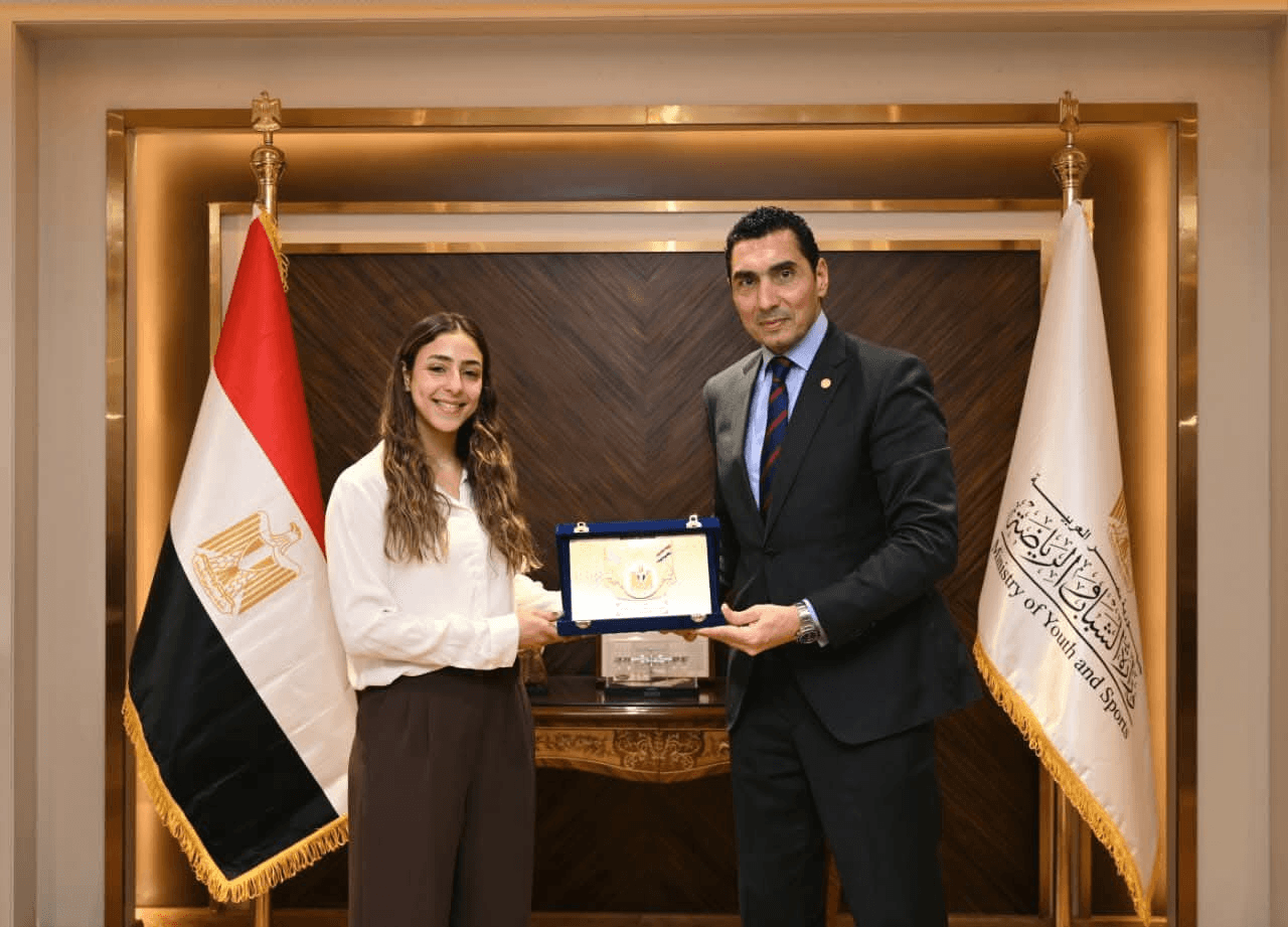 تكريم البطلة هانيا الحمامي