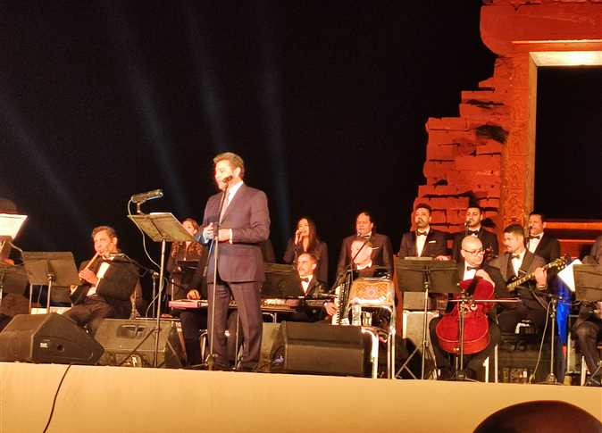 أمير الغناء العربي هاني شاكر.. رحلة من دندرة إلى بابل على أنغام "حكاية كل عاشق"