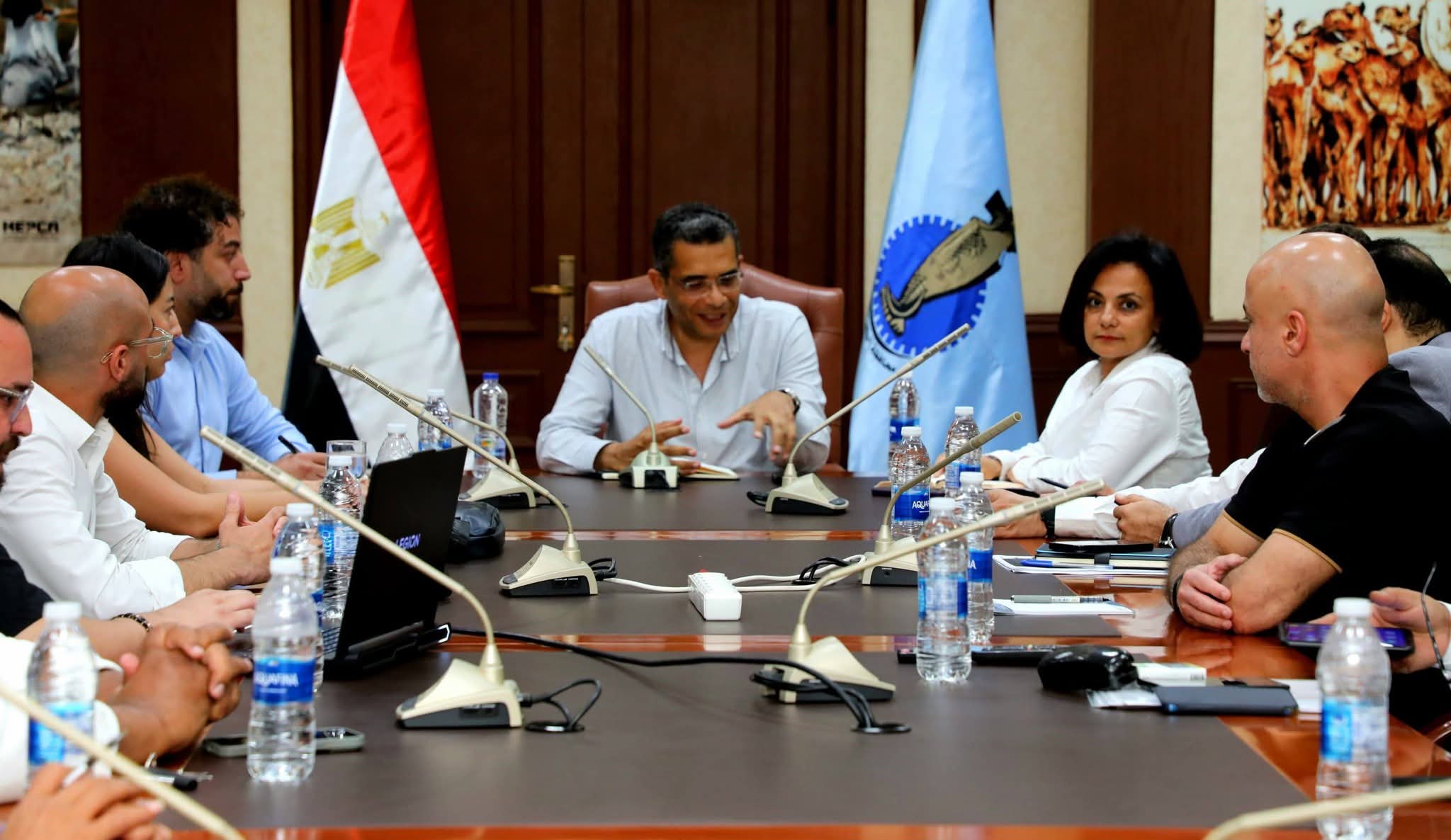 محافظ البحر الأحمر يعقد اجتماعًا لتنظيم احتفالات عيد الأضحى الكبرى بالغردقة