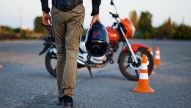 شروط ورسوم استخراج وتجديد رخصة قيادة الدراجات النارية