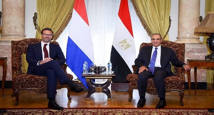 وزير الخارجية يبحث تعزيز التعاون مع نظيره الهولندي