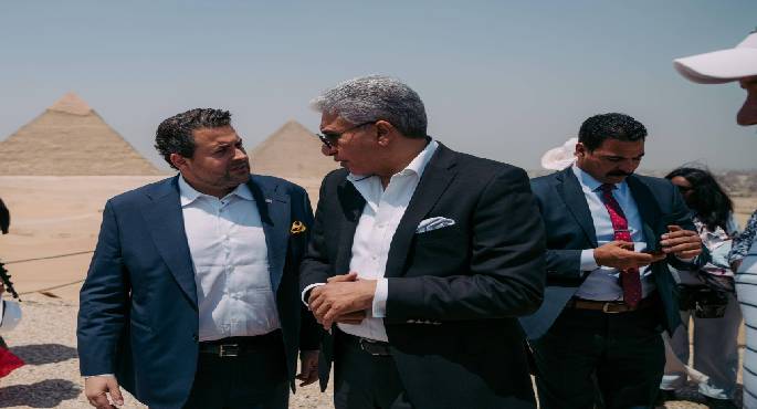 وزير الآثار يناقش تطوير السياحة مع أبرز المشاركين بالفعالية الدولية لمنظمة السياحة العالمية بمنطقة الأهرامات