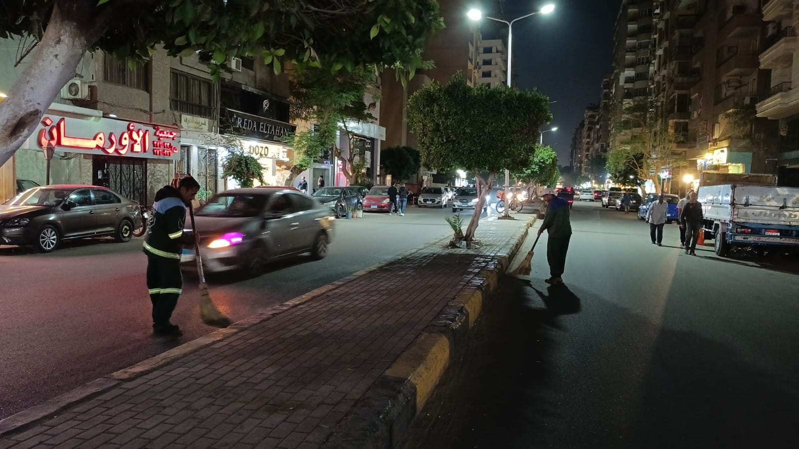 محافظ الجيزة يتفقد الدقي ليلاً ويصدر قرارات بحق المقصرين