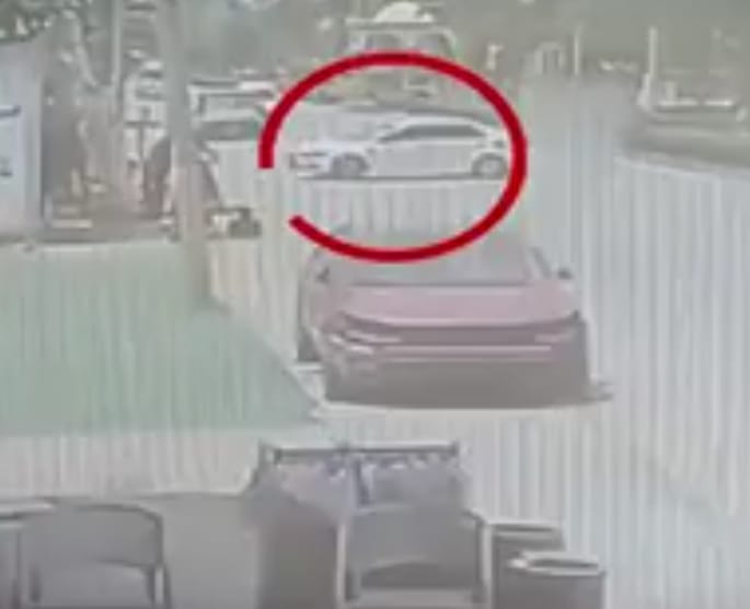 طالب يقود بدون رخصة ويصدم 3 أشخاص في المنوفية.. الداخلية تكشف التفاصيل
