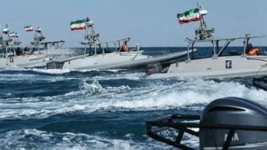 الحرس الثوري: الجيش الأمريكي انتهك وقف إطلاق النار واستهدف سفينة وناقلة نفط إيرانيتين بمضيق هرمز