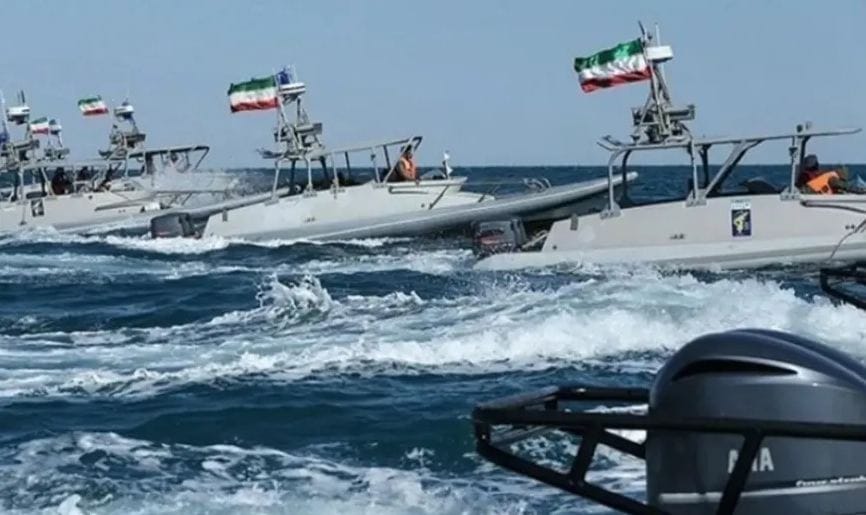 الحرس الثوري: الجيش الأمريكي انتهك وقف إطلاق النار واستهدف سفينة وناقلة نفط إيرانيتين بمضيق هرمز