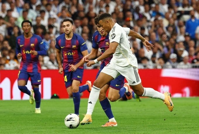 ريال مدريد يواجه برشلونة في الكلاسيكو وسط غيابات وأزمات داخلية