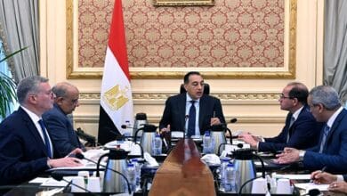 رئيس الوزراء يتابع جهود الحكومة لتوفير المنتجات البترولية وتعزيز المخزون