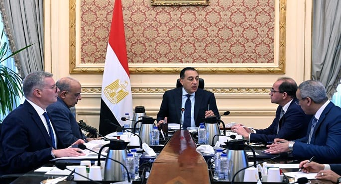 رئيس الوزراء يتابع جهود الحكومة لتوفير المنتجات البترولية وتعزيز المخزون