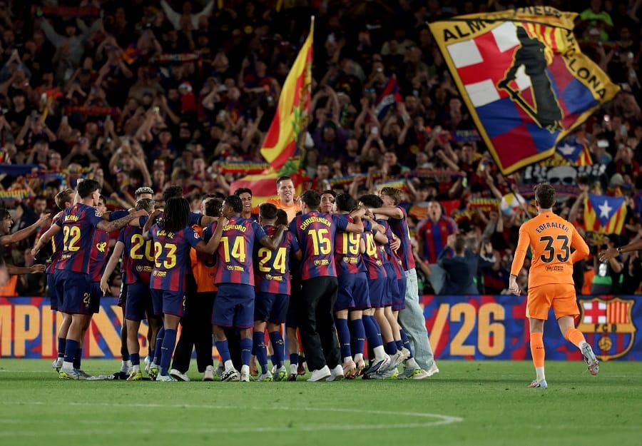 برشلونة يتوج بلقب الدوري الإسباني للمرة الـ 29 عقب فوزه على ريال مدريد