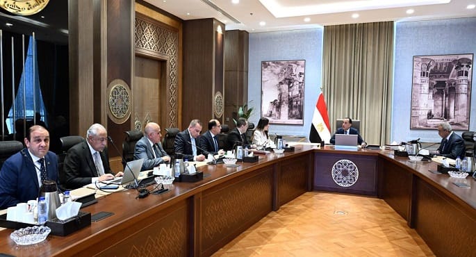 رئيس الوزراء يتابع تنفيذ مشروعات وزارة الإسكان وخطط التسليم والتشغيل