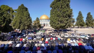 75 ألف فلسطيني يؤدون صلاة الجمعة في المسجد الأقصى وسط إجراءات مشددة