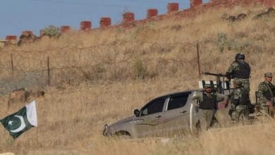 مقتل 8 جنود وإصابة 35 في هجوم مسلح على نقطة حدودية بباكستان