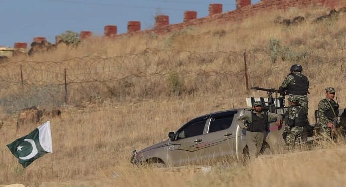 مقتل 8 جنود وإصابة 35 في هجوم مسلح على نقطة حدودية بباكستان