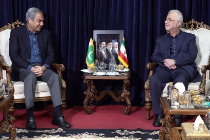 إيران وباكستان تبحثان تعزيز التعاون الأمني والتجاري في طهران