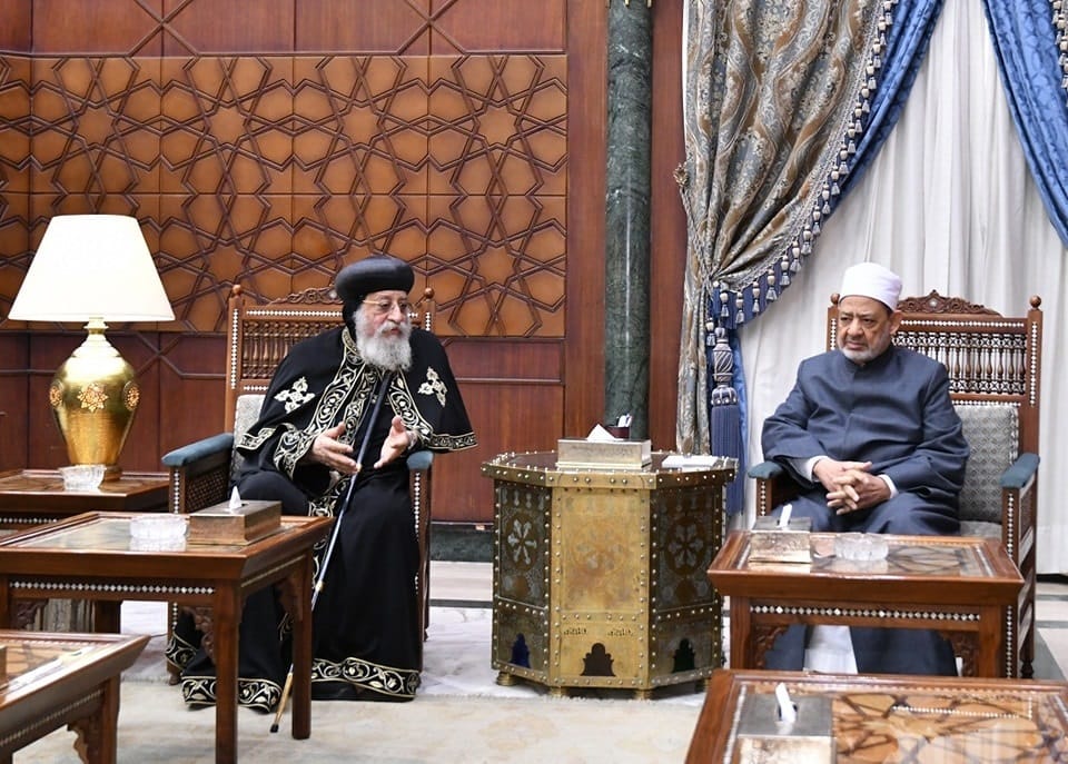 شيخ الأزهر يتلقى اتصالًا هاتفيًّا من قداسة البابا تواضروس للتهنئة بقرب حلول عيد الأضحى المبارك