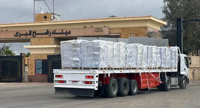 القاهرة تواصل جهودها: دخول القافلة الـ 200 من مساعدات «زاد العزة» إلى غزة
