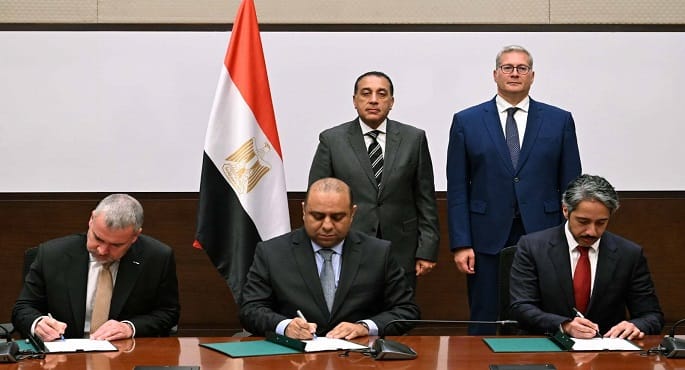 رئيس الوزراء يشهد توقيع مذكرة تفاهم بين البترول وإكسون موبيل وقطر للطاقة لتعزيز دور مصر كمركز إقليمي للغاز