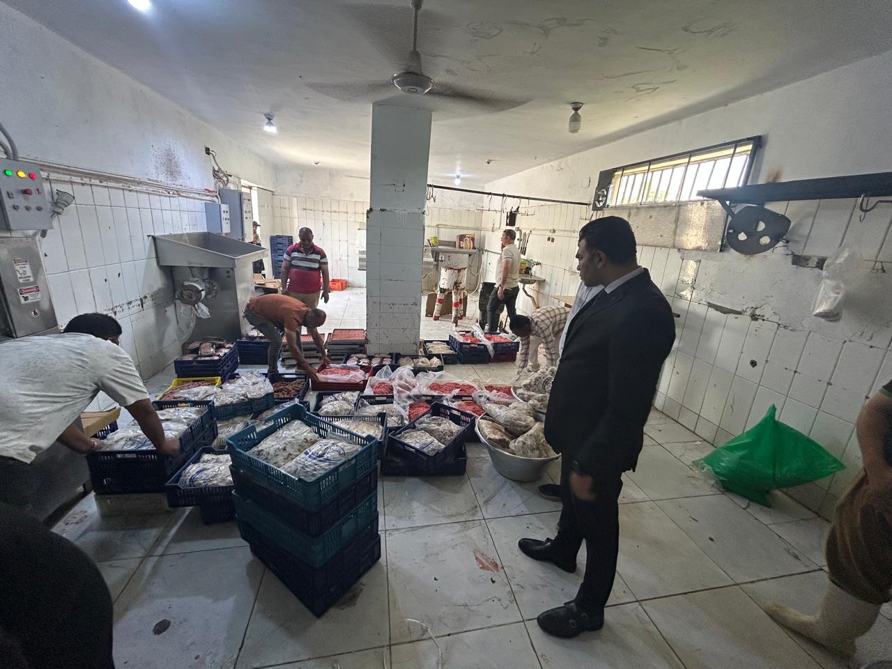 ضبط مصنع لإنتاج لحوم فاسدة وحملات تموينية مكثفة بالسويس
