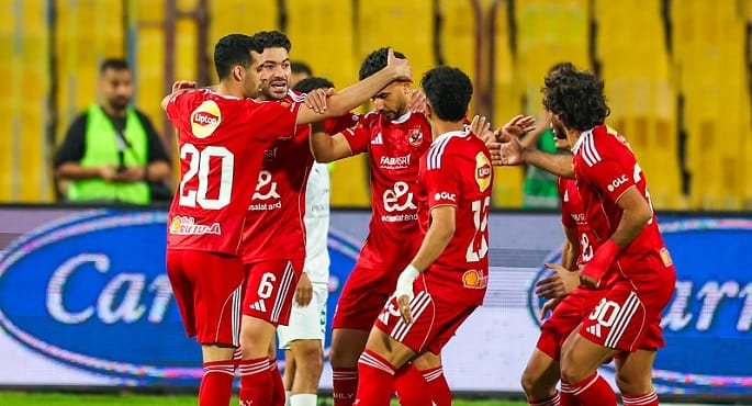 الأهلي يتجاوز المصري ويتأهل للكونفدرالية