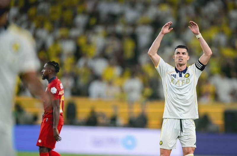 النصر يتوج بلقب الدوري السعودي للمرة العاشرة برباعية على ضمك ورونالدو يسجل هدفين