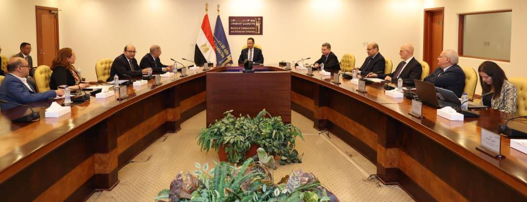 وزير الاتصالات يبحث سبل دعم الشركات الناشئة وتعزيز الاستثمار الرقمي