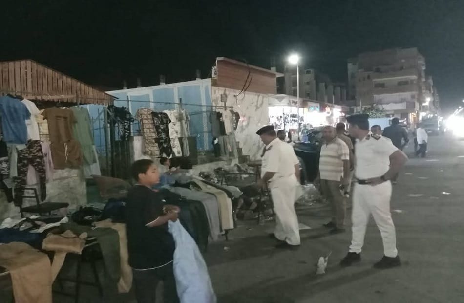 حملة مكبرة لإزالة التعديات ومتابعة التزام المحلات التجارية بشوارع سفاجا